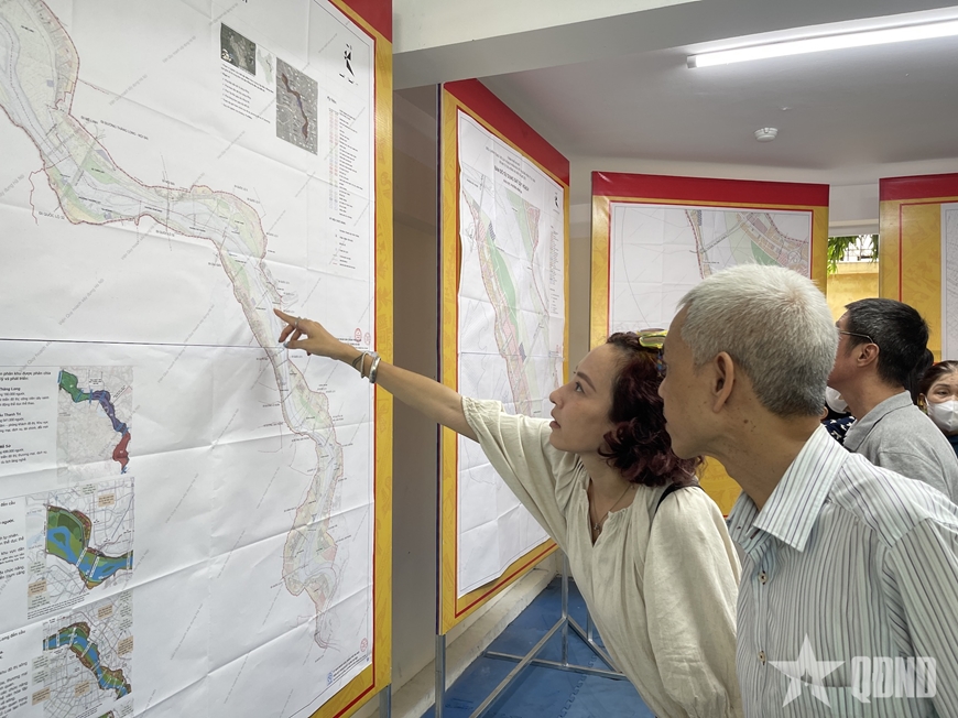 Hà Nội: Người dân tham quan, góp ý về điều chỉnh quy hoạch đô thị sông Hồng và khu vực Hồ Gươm