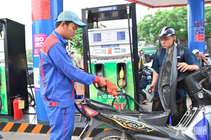 Từ 15 giờ hôm nay (29-10), giá xăng dầu trong nước điều chỉnh tăng