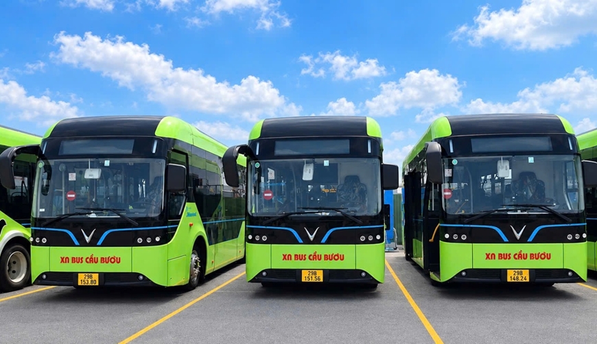 Hà Nội: Đưa 28 xe buýt điện trên 2 tuyến xe buýt vào hoạt động