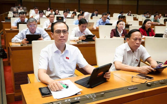 Sáng nay, Quốc hội thảo luận sửa Luật Chứng khoán, một quy định về lãnh đạo công ty chứng khoán gây chú ý