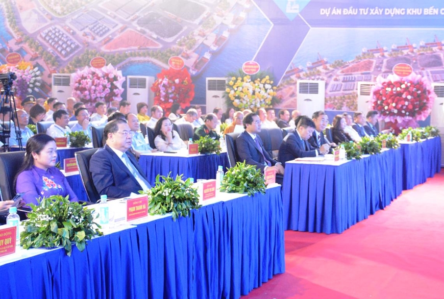 Khởi công xây dựng khu bến cảng bốc xếp hàng hóa Yên Bình (Thái Nguyên)