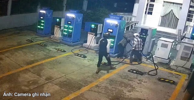 Bốn đối tượng “nhí” cắt trộm dây cáp sạc Vinfast, trẻ nhất sinh năm 2013