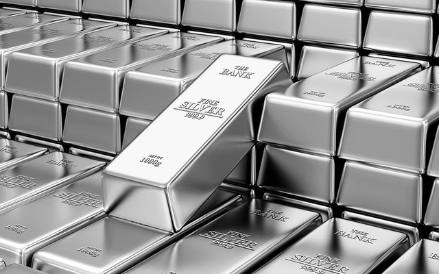 Giá bạc lao dốc, quỹ bạc lớn nhất thế giới tranh thủ “gom” hàng chục tấn
