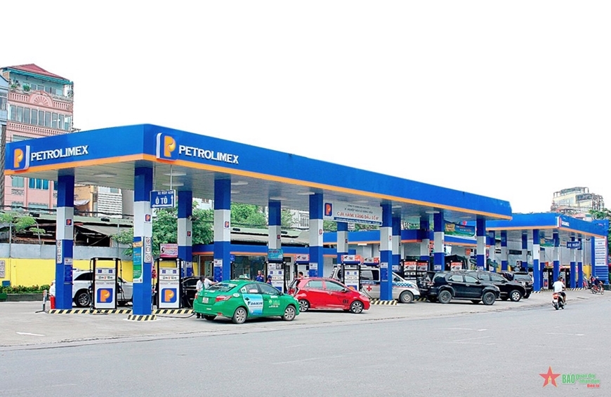Petrolimex giảm thêm 300 đồng/lít xăng, dầu so với giá điều hành