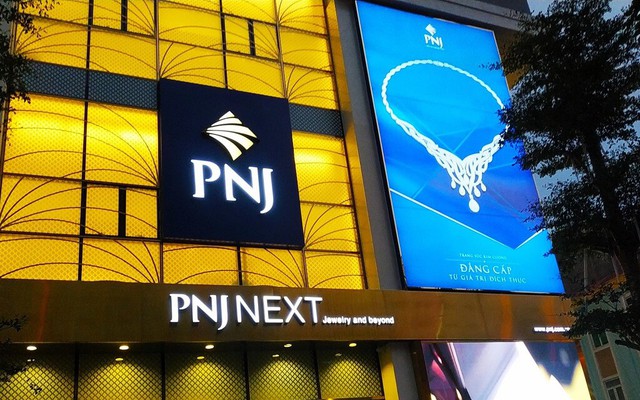 Ai đã mua hơn 600 triệu cổ phiếu PNJ giữa lúc thị giá lao dốc gần 70%?